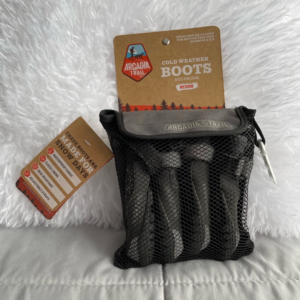 NWT Arcadia Trail Cold Weather Dog Boots Size Medium